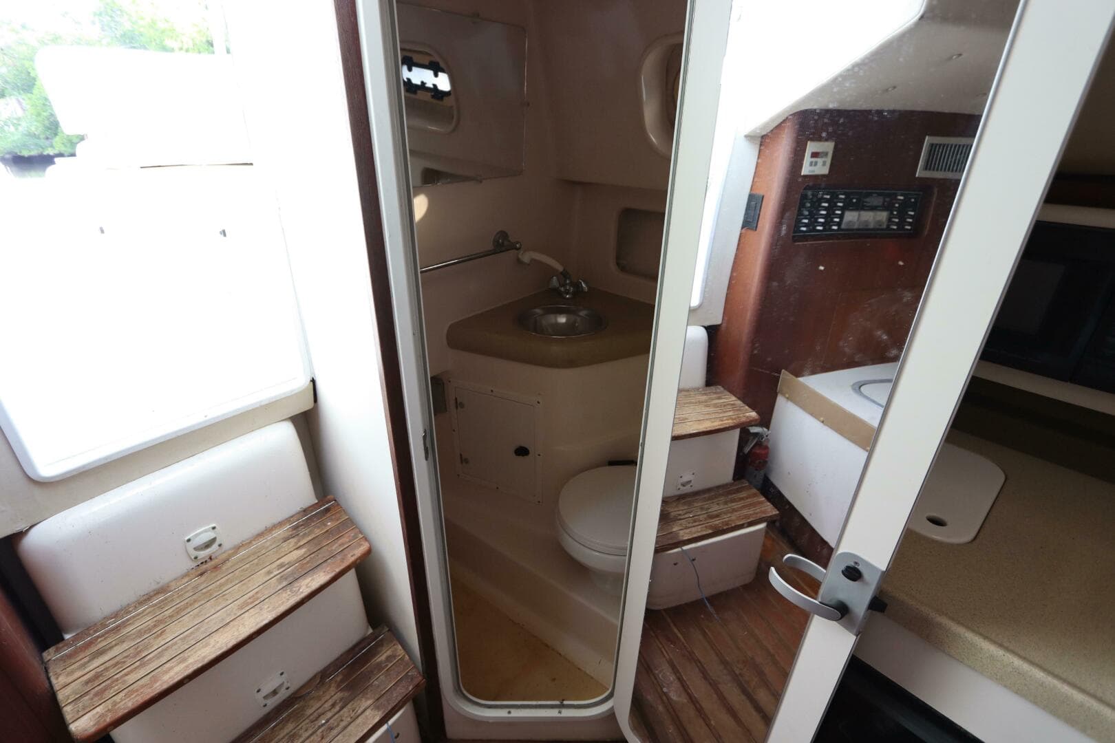 2000 Pursuit 3000 Express — photo 29