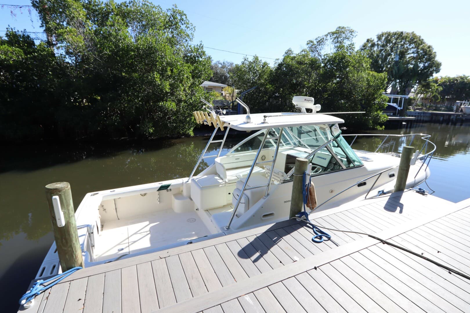 2000 Pursuit 3000 Express