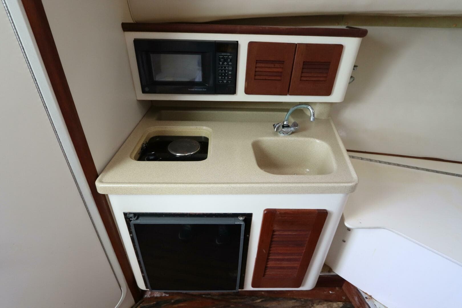 2000 Pursuit 3000 Express — photo 25