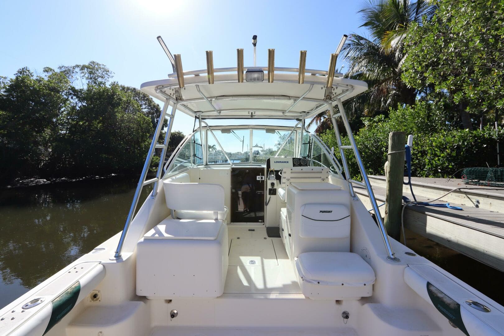 2000 Pursuit 3000 Express — photo 13