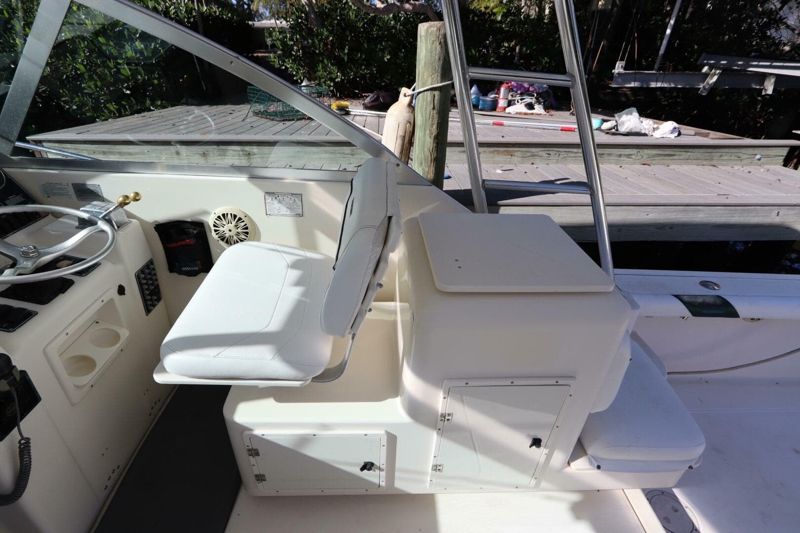 2000 Pursuit 3000 Express — photo 17