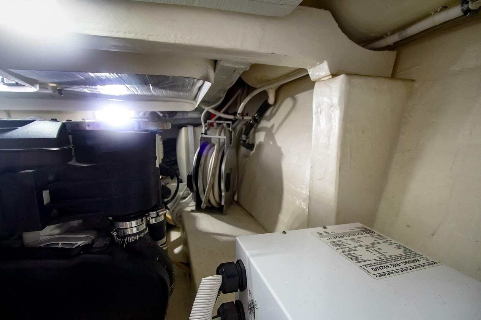 2017 Tiara Yachts 39 Coupe — photo 32