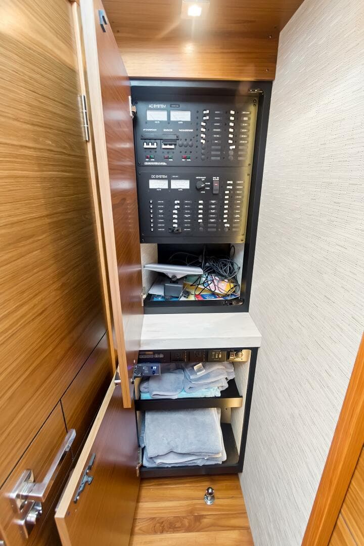 2017 Tiara Yachts 39 Coupe — photo 13