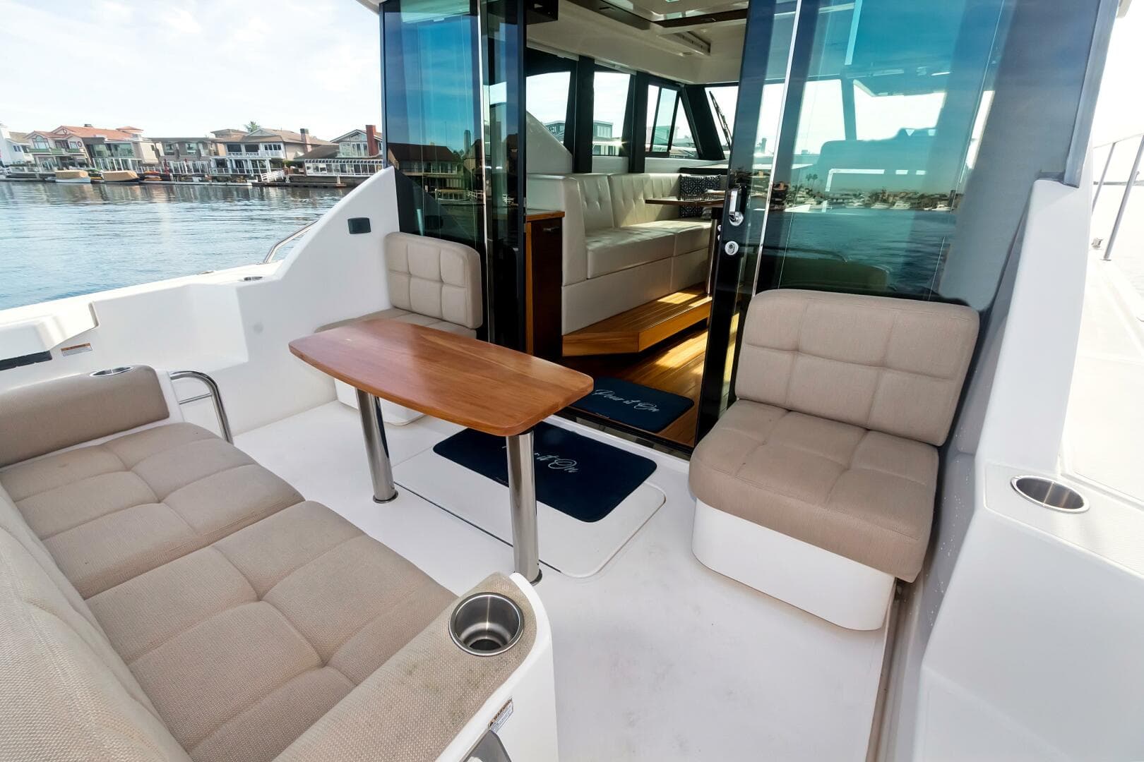 2017 Tiara Yachts 39 Coupe — photo 19