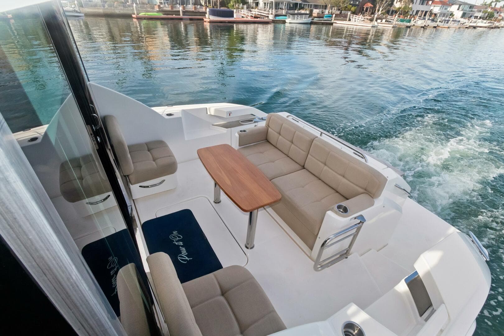 2017 Tiara Yachts 39 Coupe — photo 4