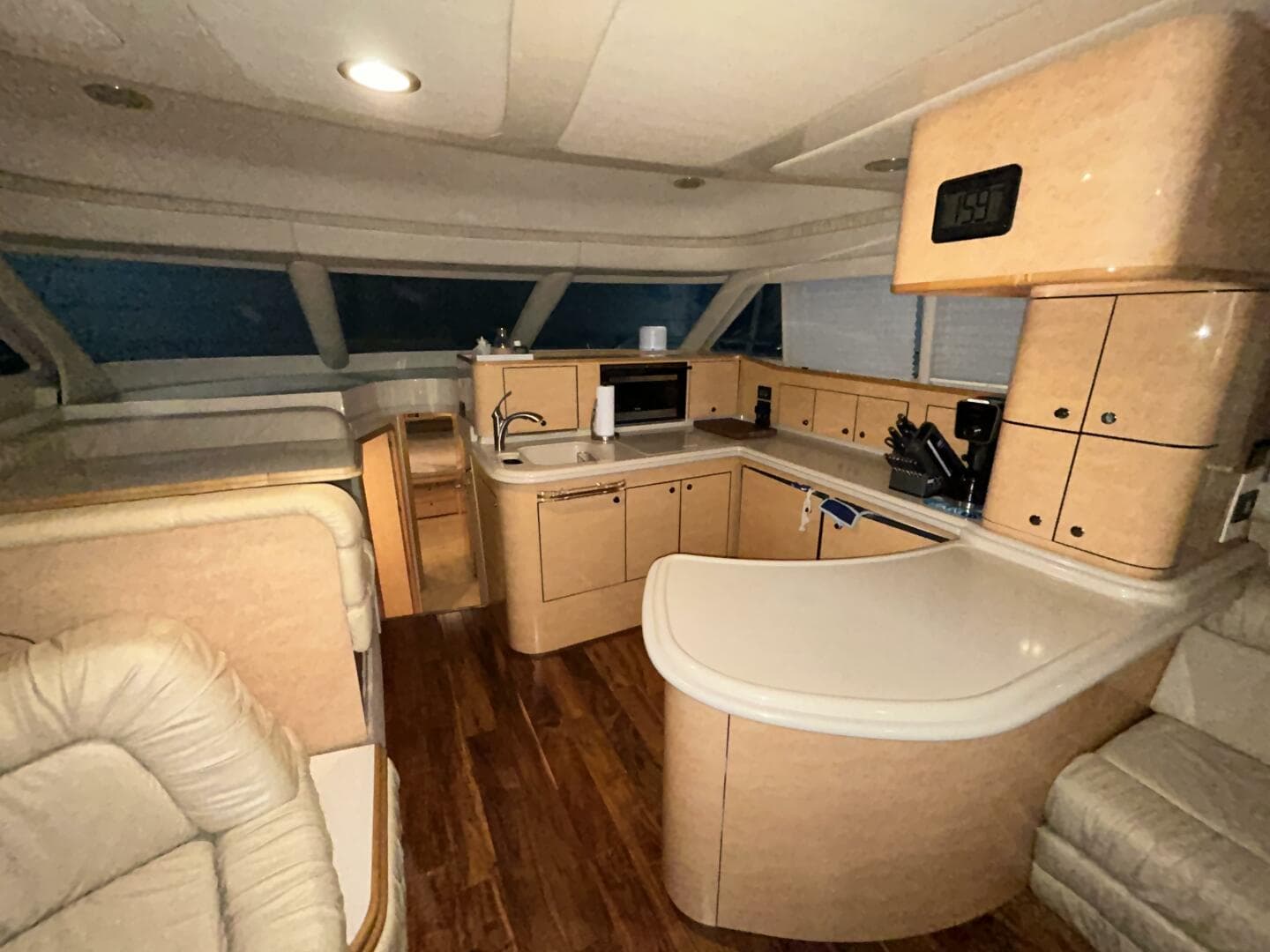 1999 Sea Ray 560 Sedan Bridge — photo 9