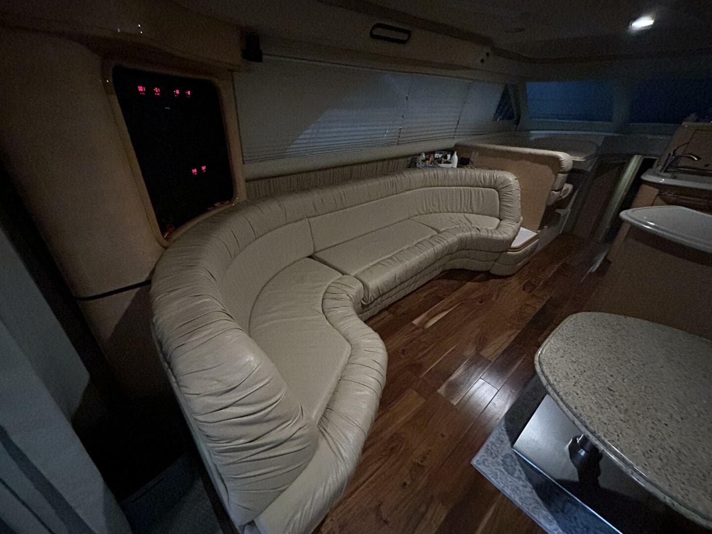 1999 Sea Ray 560 Sedan Bridge — photo 13