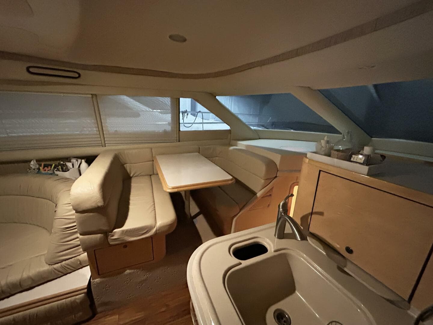 1999 Sea Ray 560 Sedan Bridge — photo 12