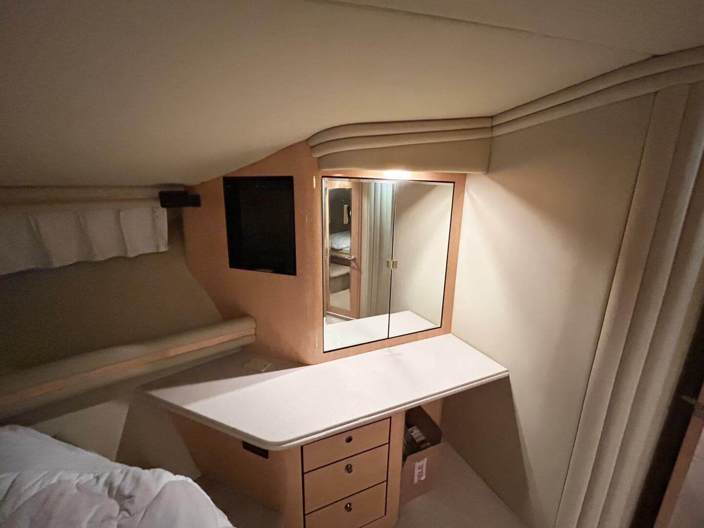 1999 Sea Ray 560 Sedan Bridge — photo 17