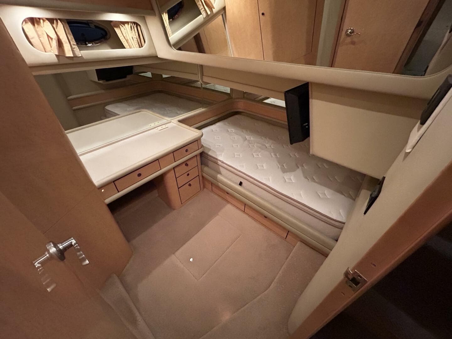 1999 Sea Ray 560 Sedan Bridge — photo 20