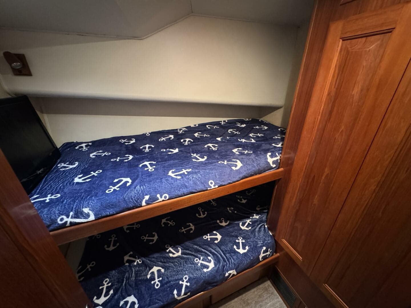 1995 Viking 58 Convertible — photo 43