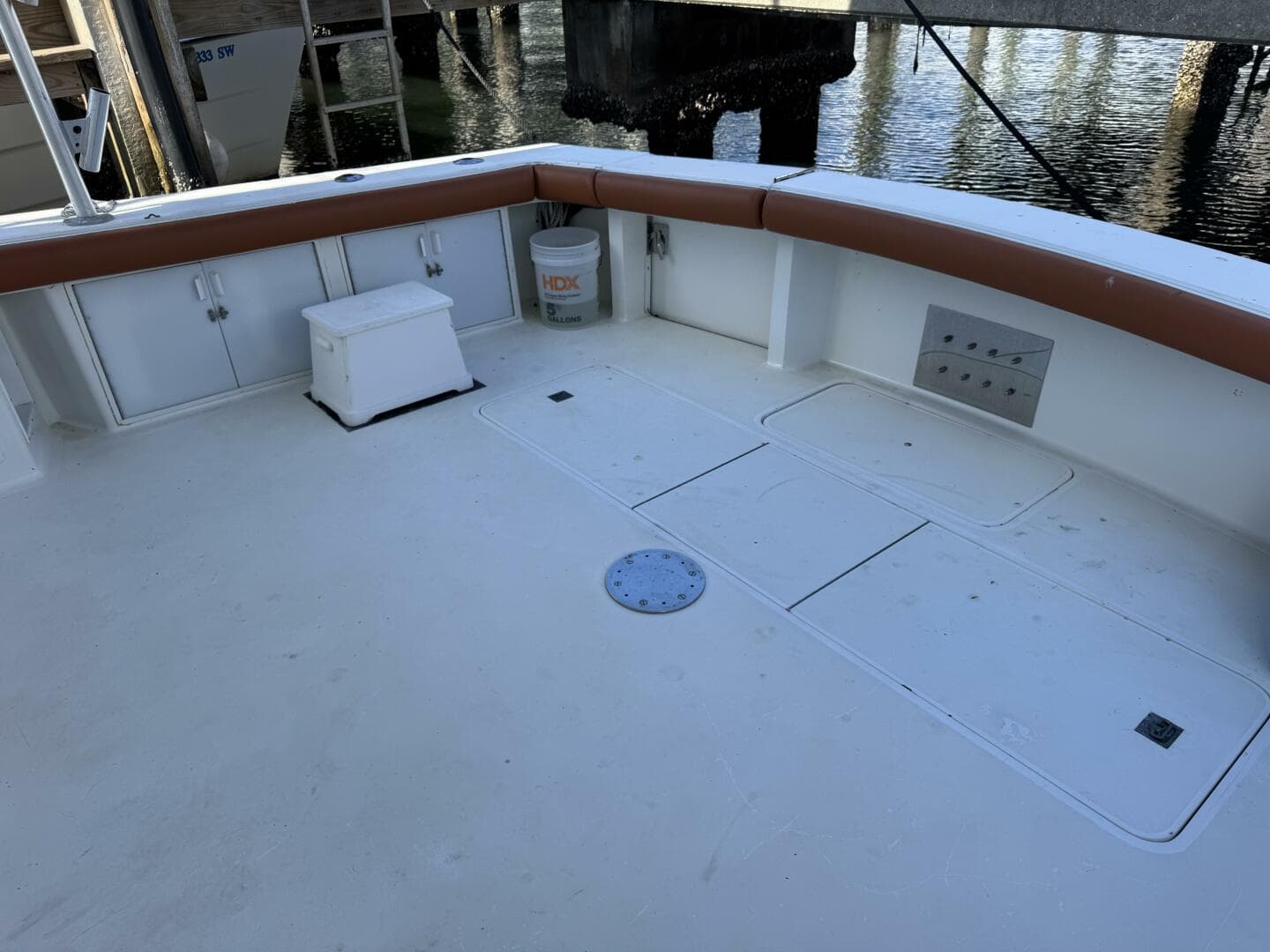 1995 Viking 58 Convertible — photo 8