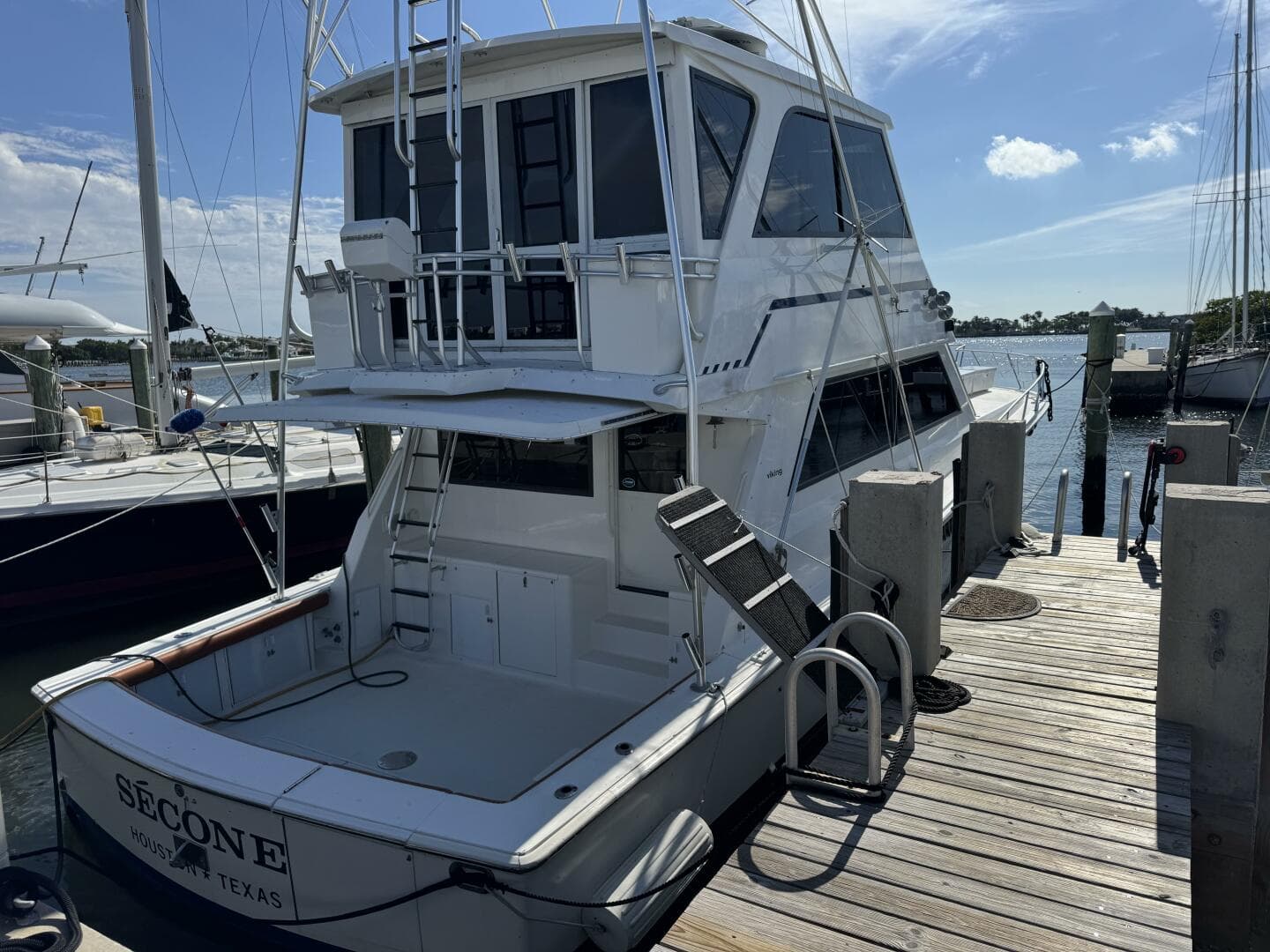 1995 Viking 58 Convertible — photo 7