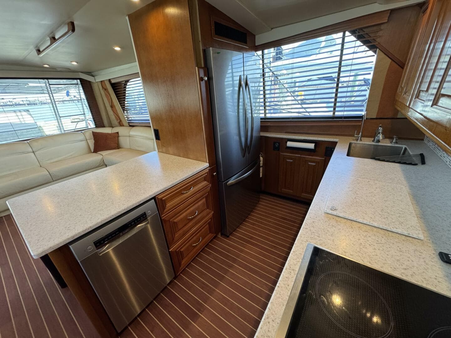 1995 Viking 58 Convertible — photo 17