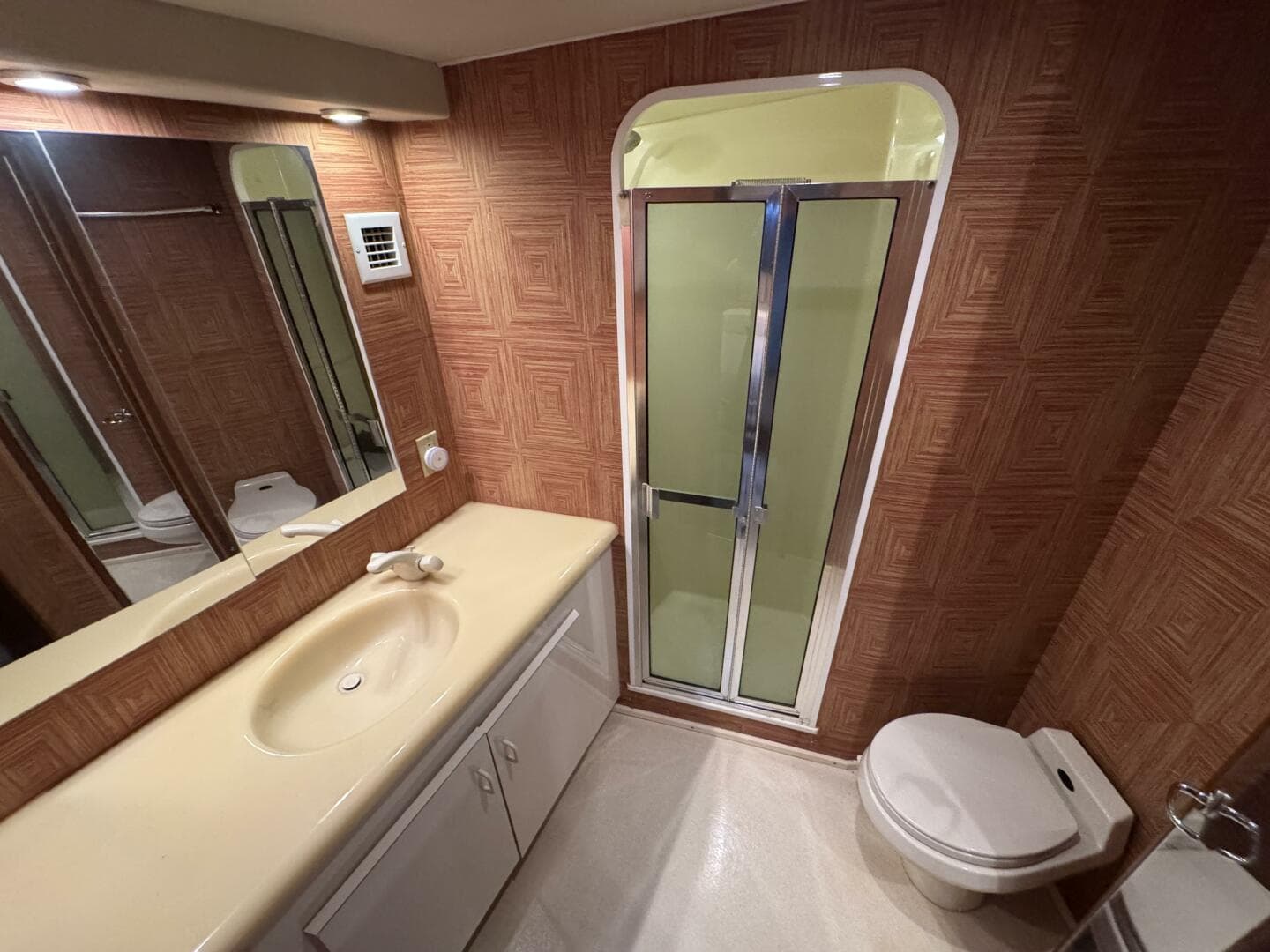 1995 Viking 58 Convertible — photo 28