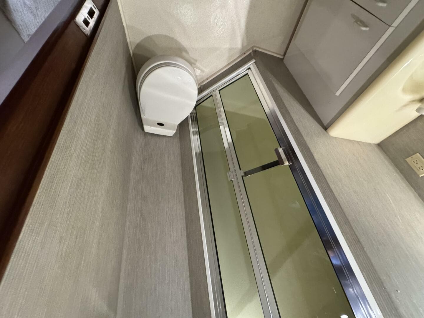 1995 Viking 58 Convertible — photo 41