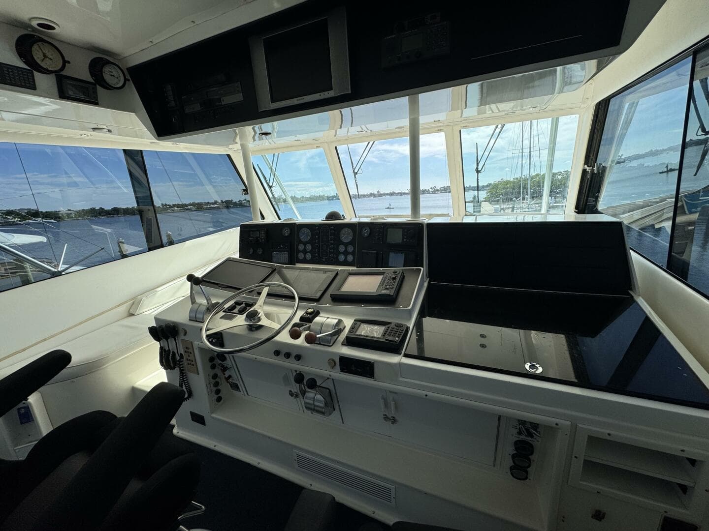 1995 Viking 58 Convertible — photo 49