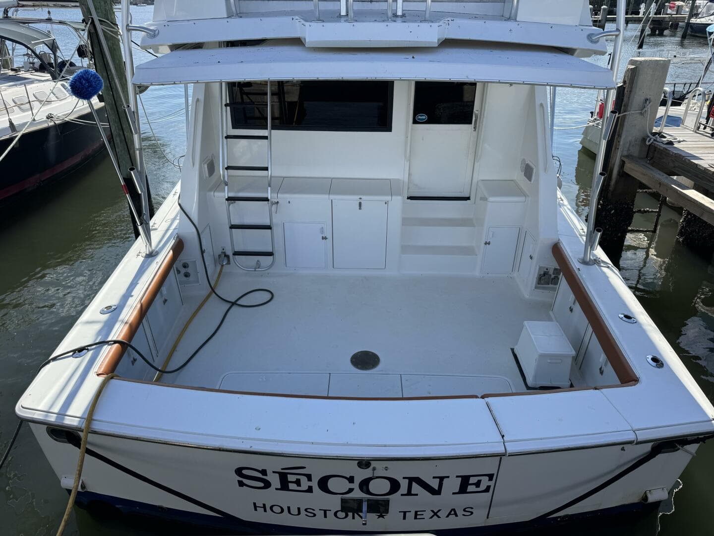1995 Viking 58 Convertible — photo 6