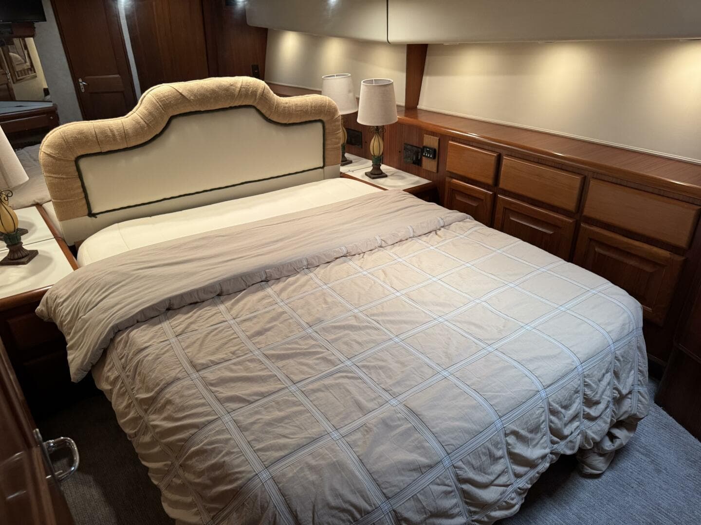 1995 Viking 58 Convertible — photo 27