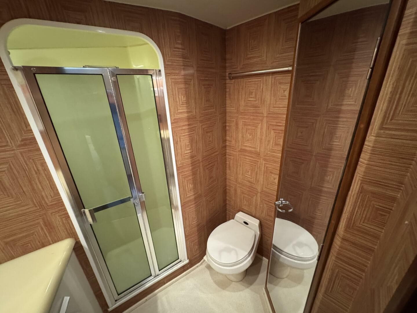 1995 Viking 58 Convertible — photo 30