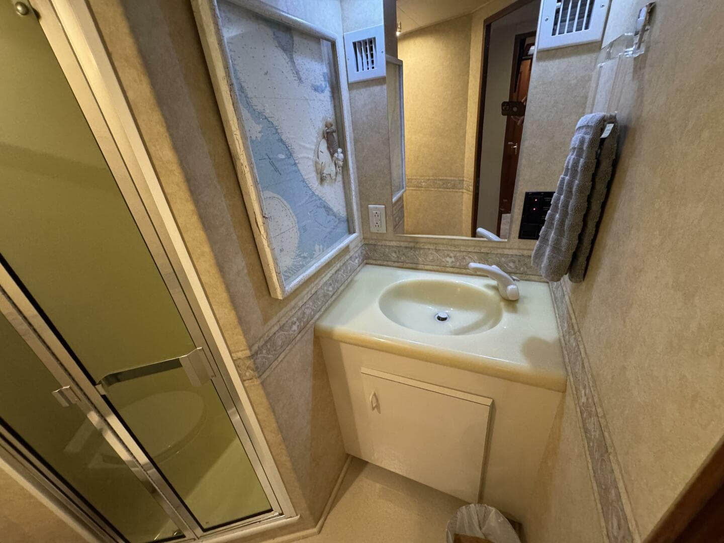 1995 Viking 58 Convertible — photo 33