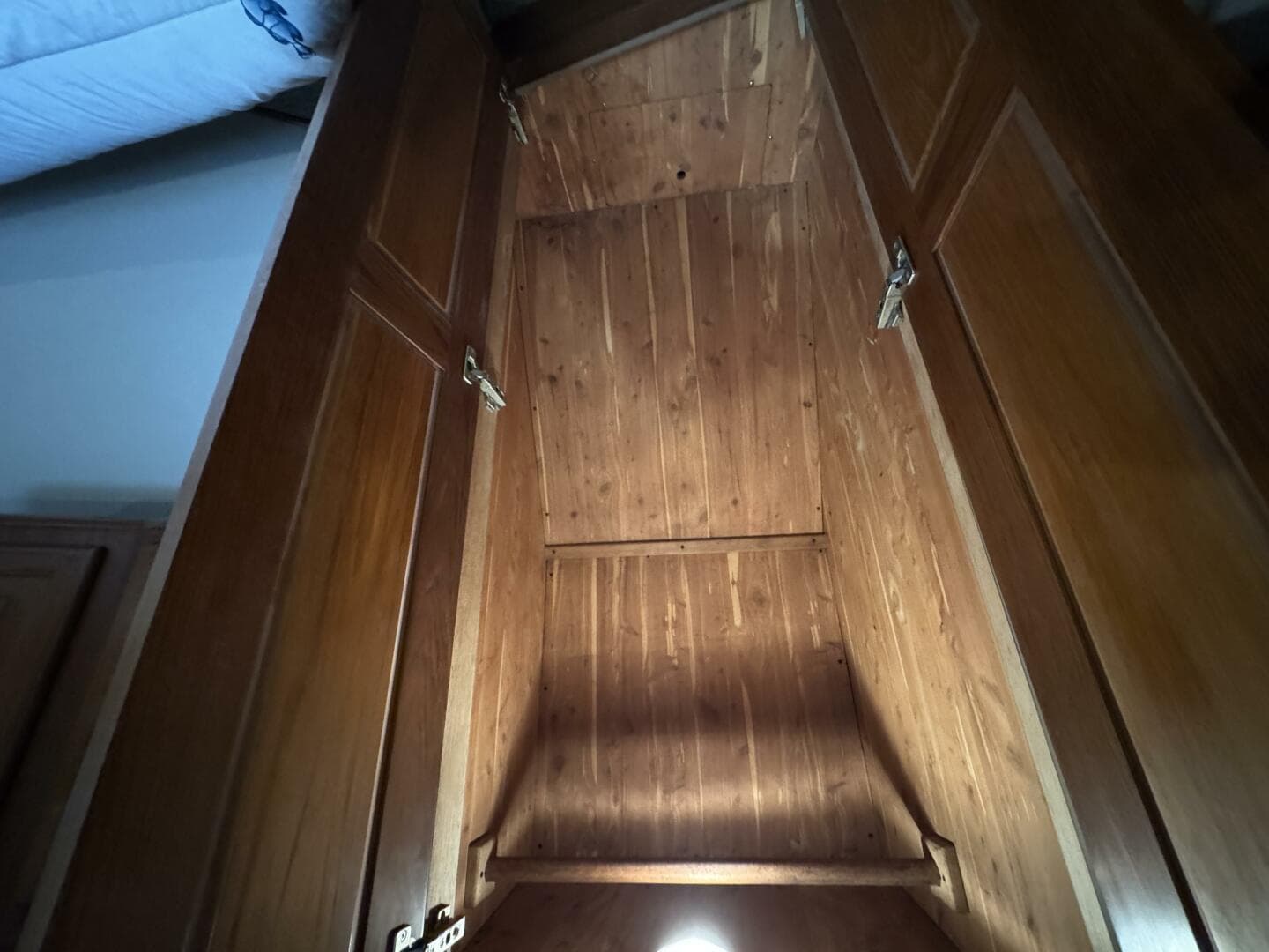 1995 Viking 58 Convertible — photo 38