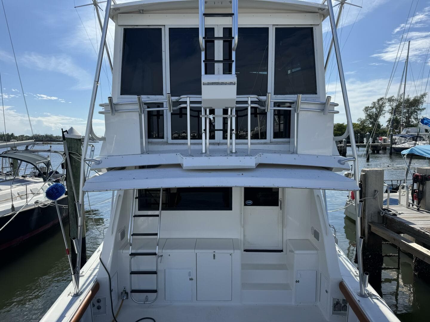 1995 Viking 58 Convertible — photo 5