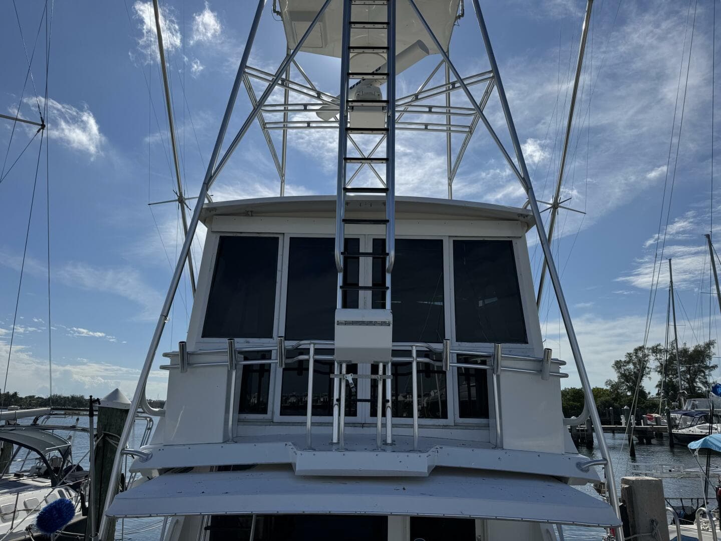 1995 Viking 58 Convertible — photo 4