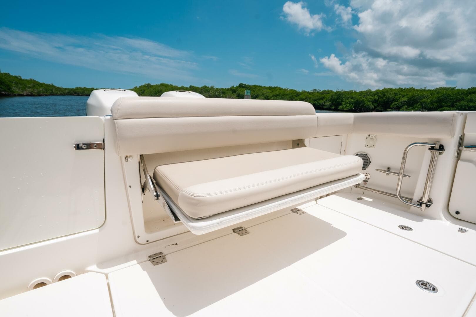 2019 Center Console 330 Outrage — photo 19