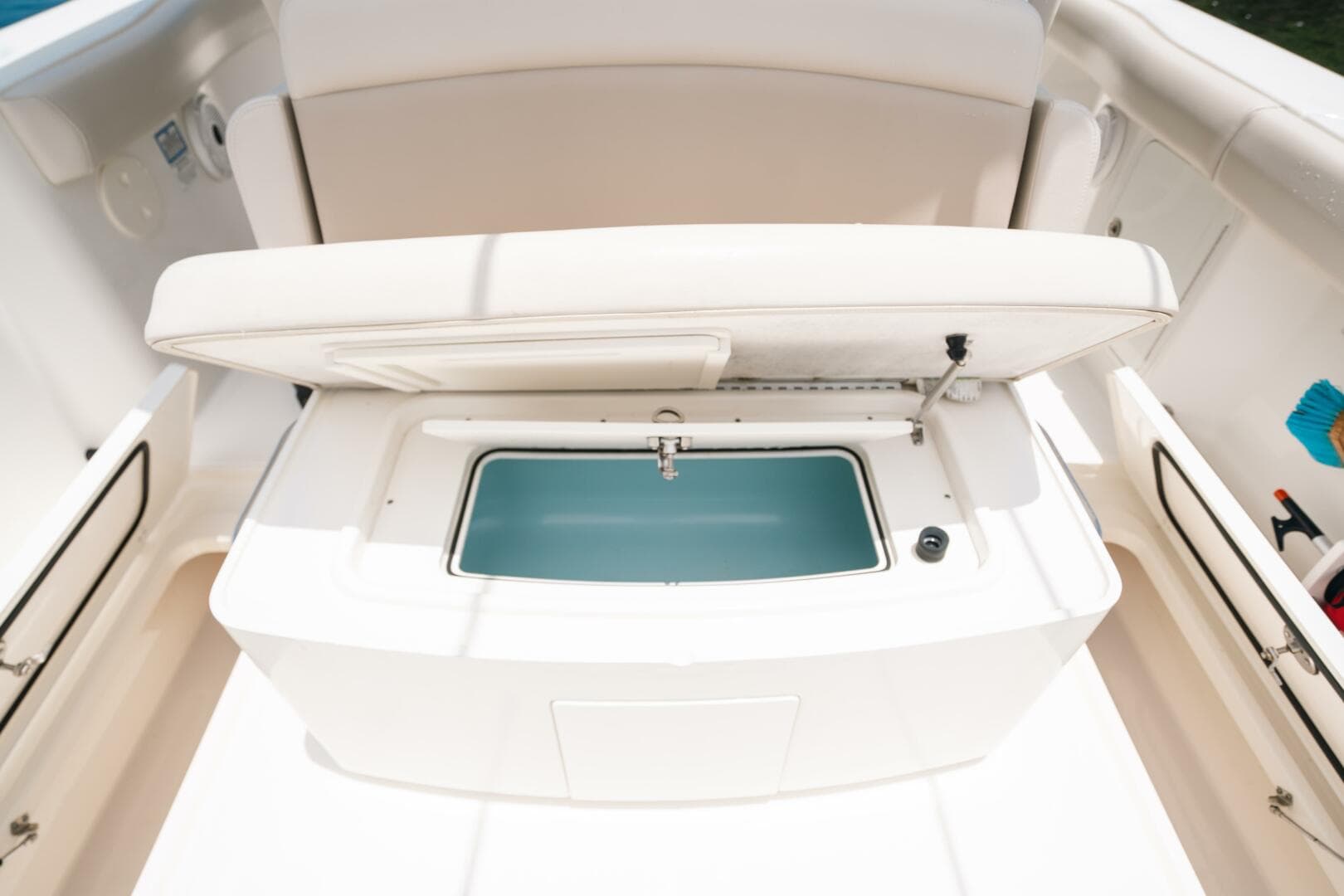 2019 Center Console 330 Outrage — photo 16