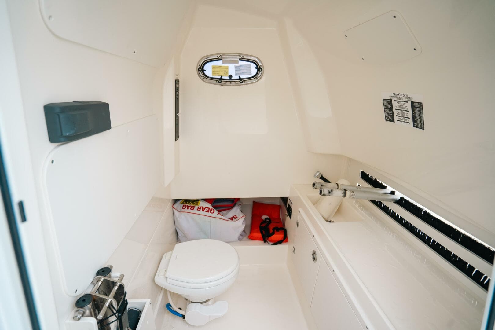 2019 Center Console 330 Outrage — photo 12