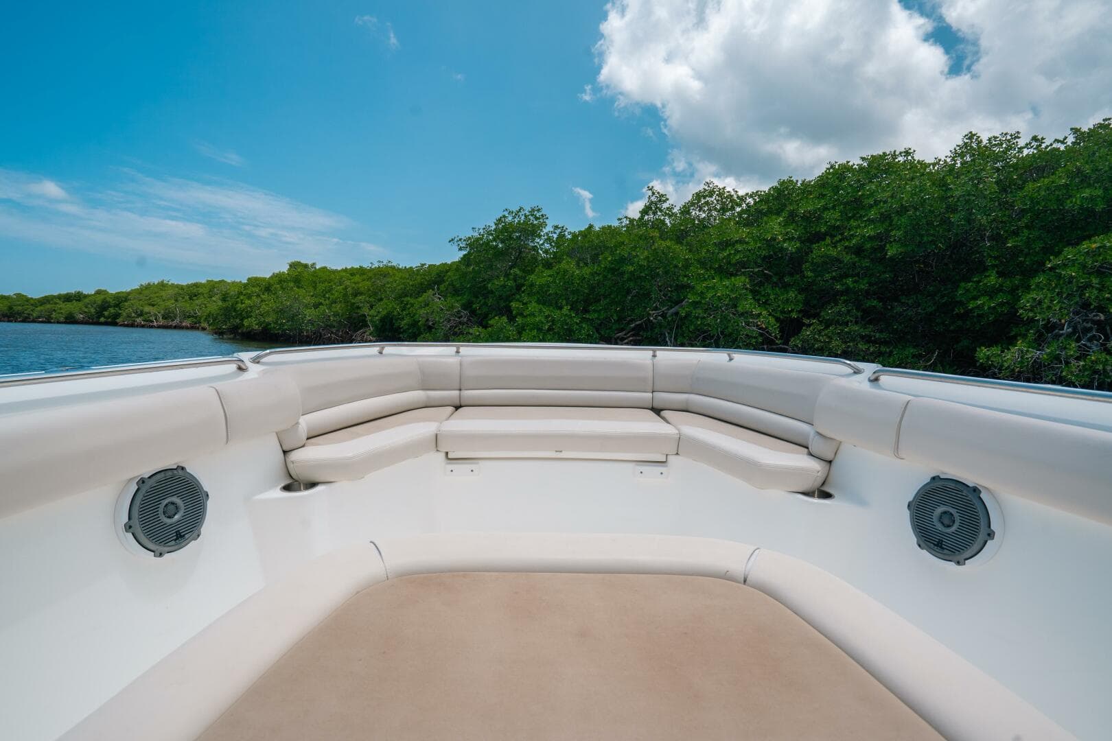 2019 Center Console 330 Outrage — photo 9