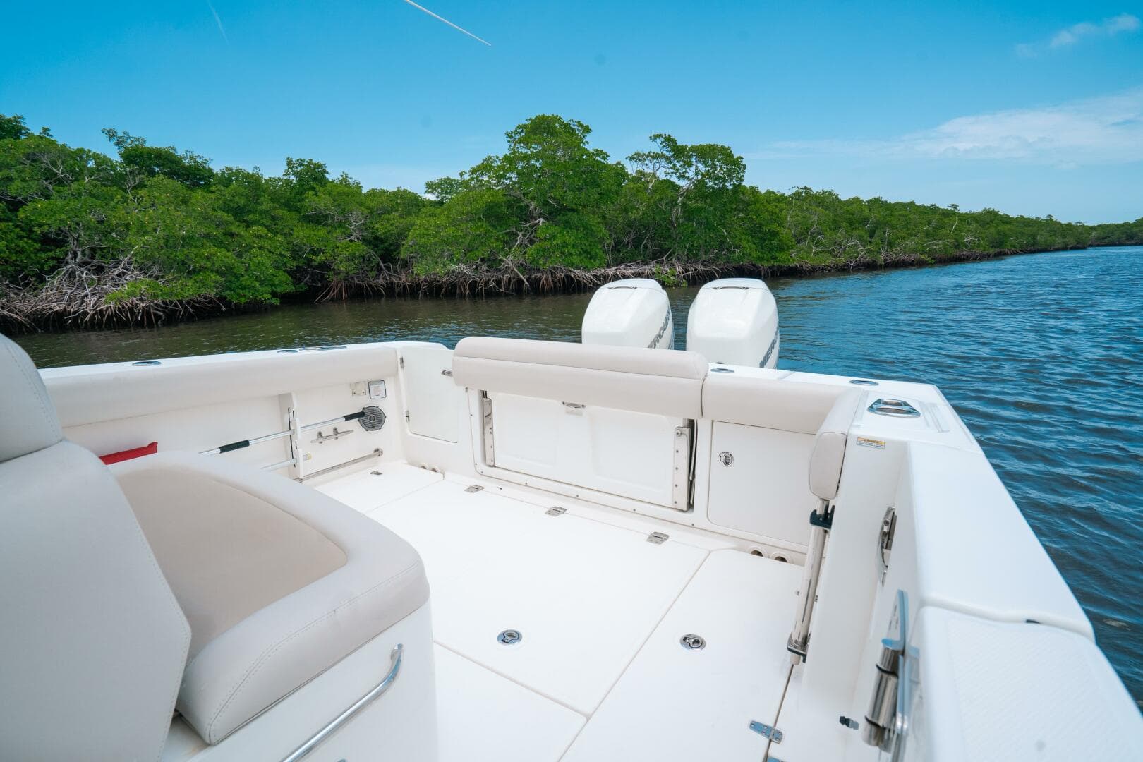 2019 Center Console 330 Outrage — photo 20