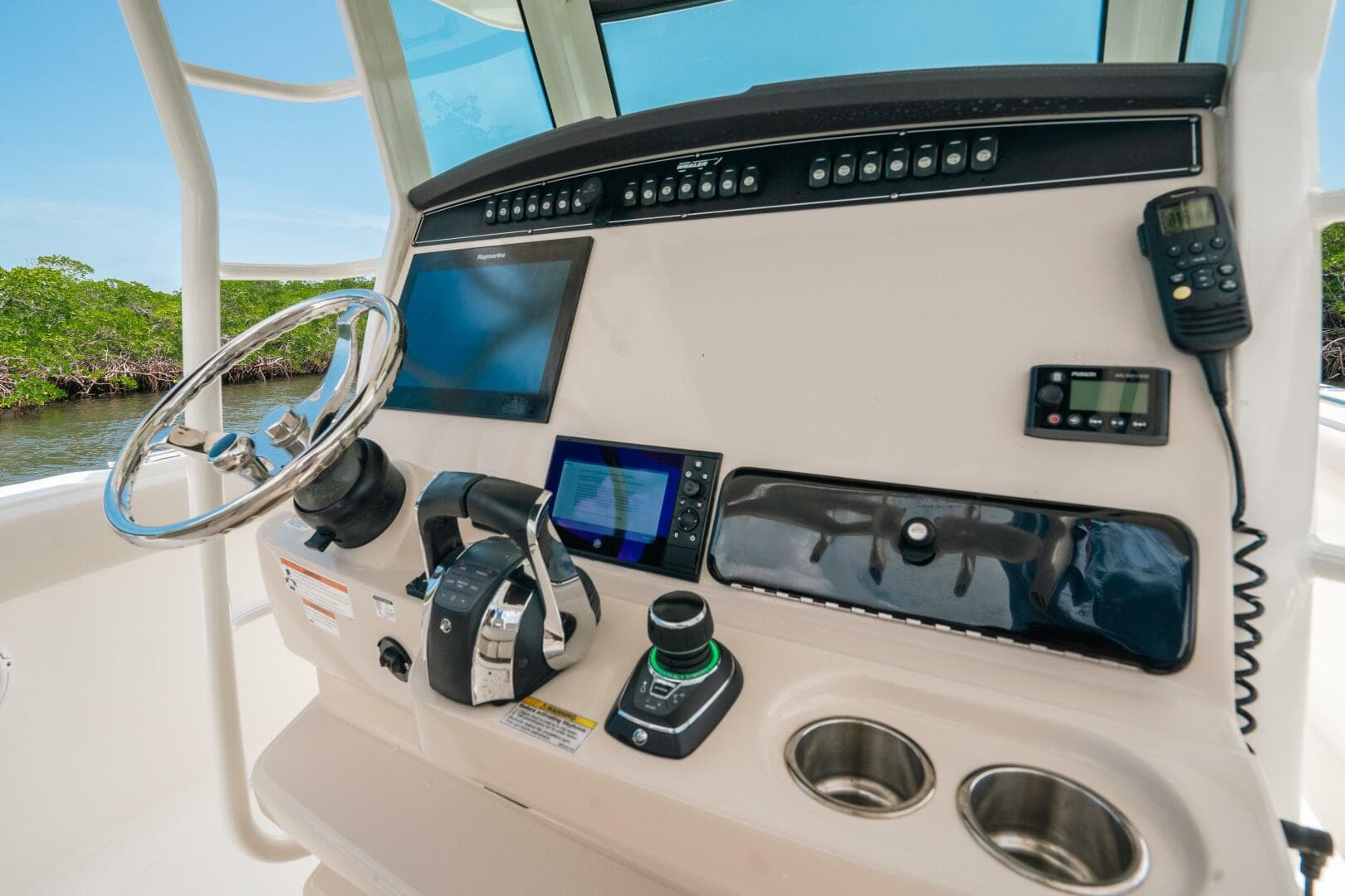 2019 Center Console 330 Outrage — photo 5