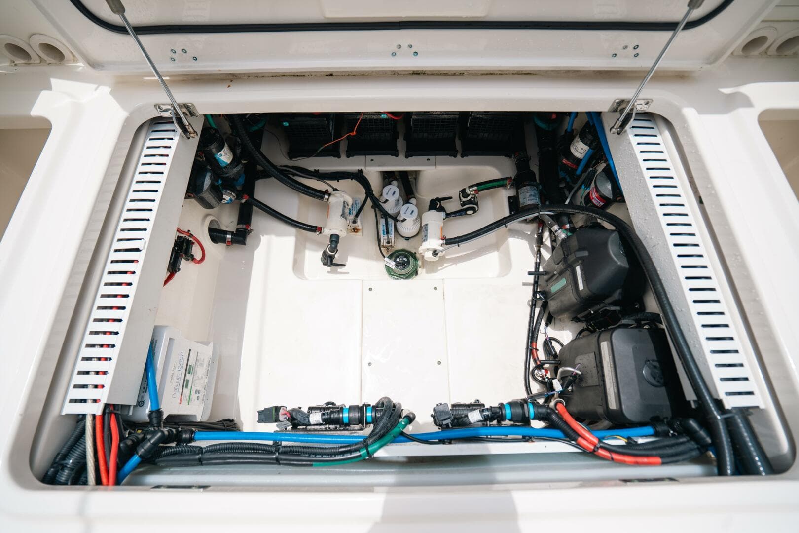 2019 Center Console 330 Outrage — photo 15