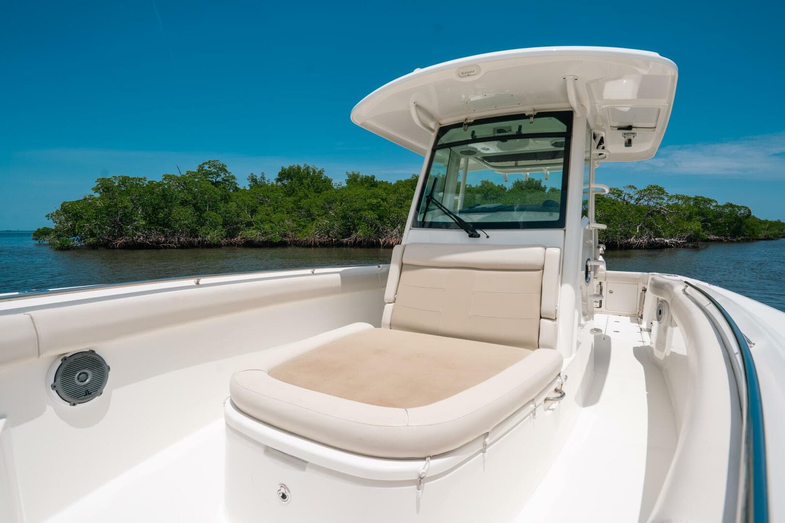 2019 Center Console 330 Outrage — photo 10