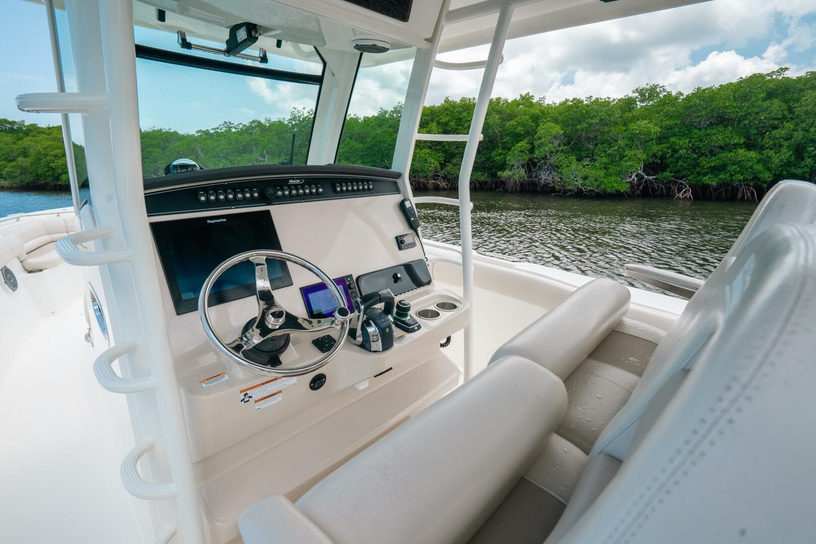 2019 Center Console 330 Outrage — photo 6