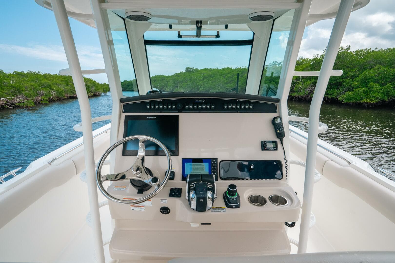 2019 Center Console 330 Outrage — photo 4