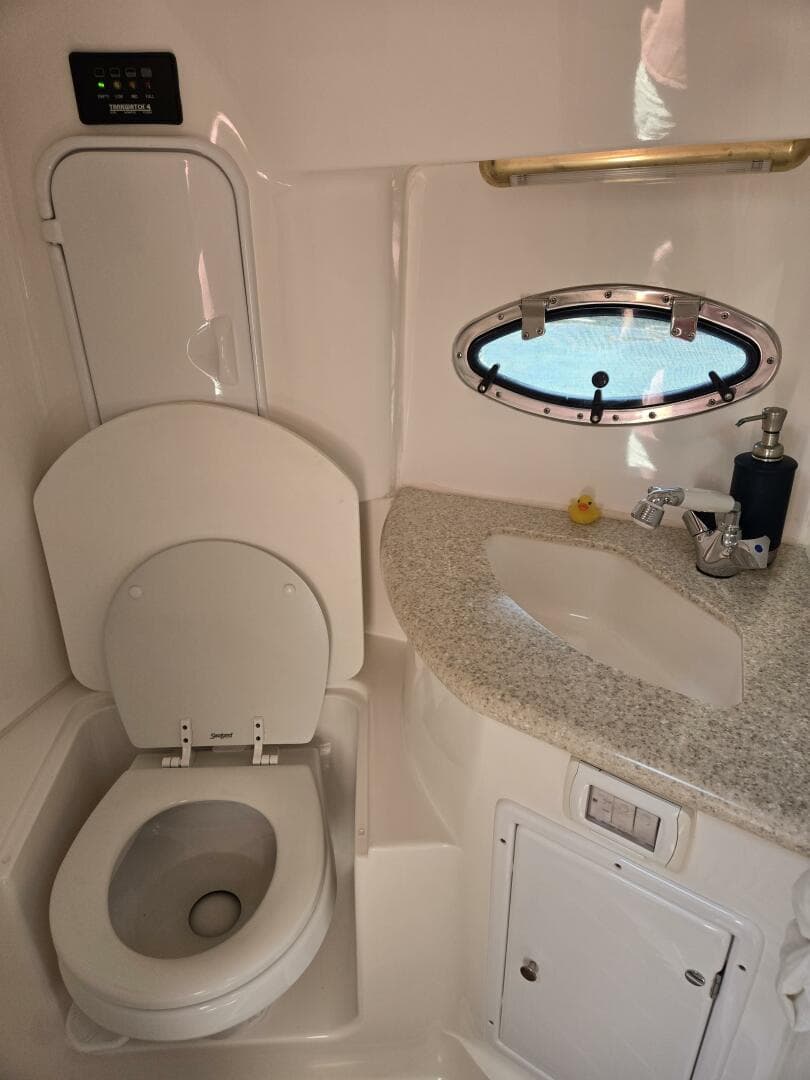 2007 Fountain 38 Express Cruiser — photo 17