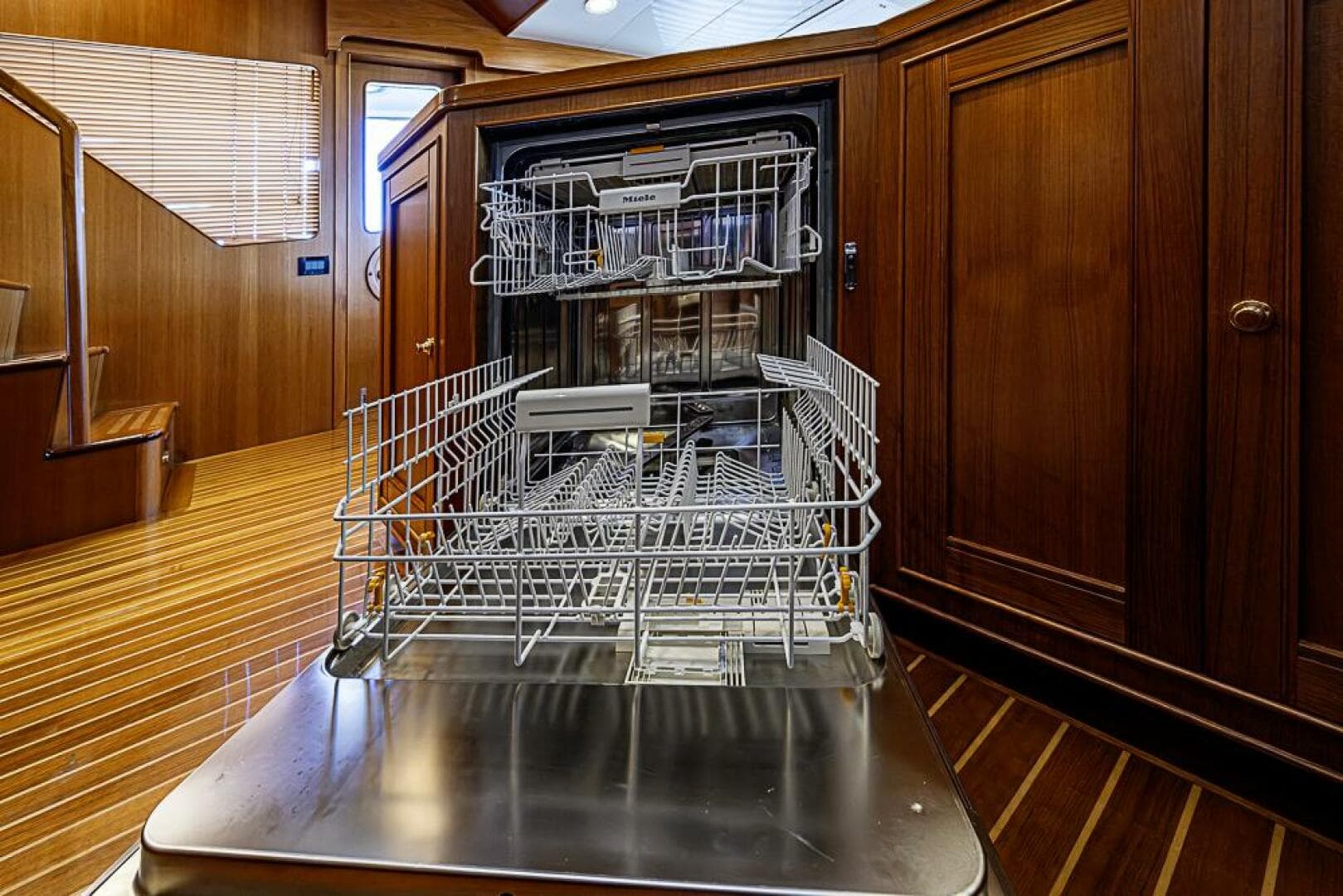 2014 Marlow Explorer 66E — photo 29