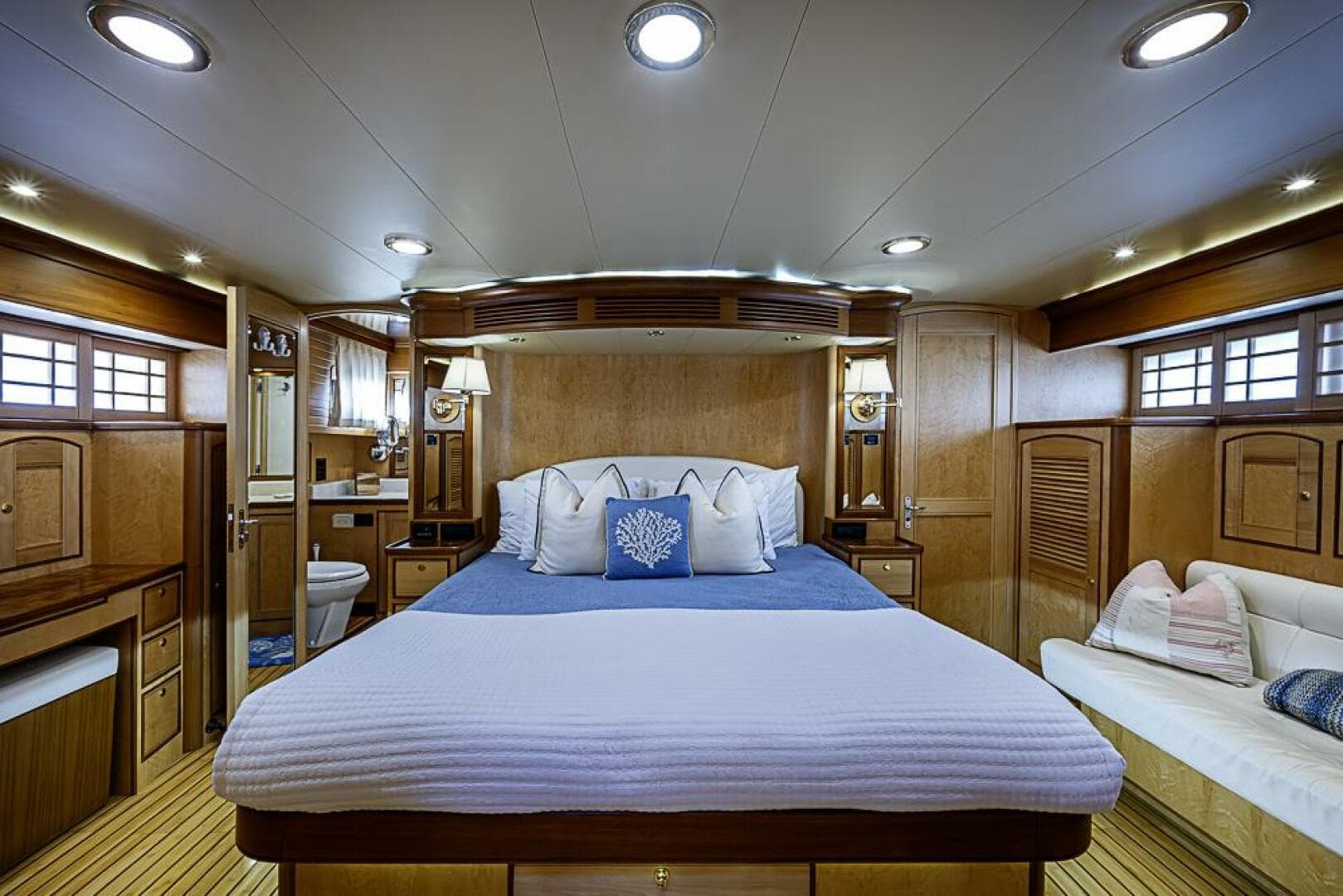 2014 Marlow Explorer 66E — photo 40