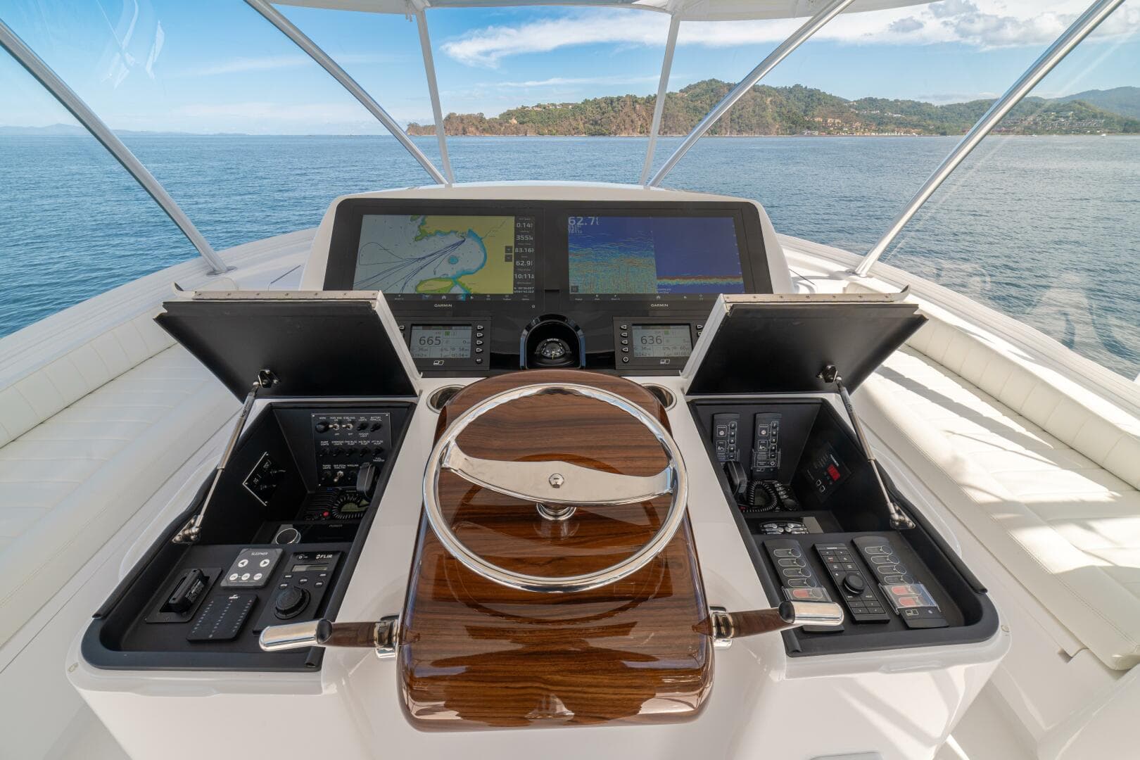 2025 Viking 58 Convertible — photo 36
