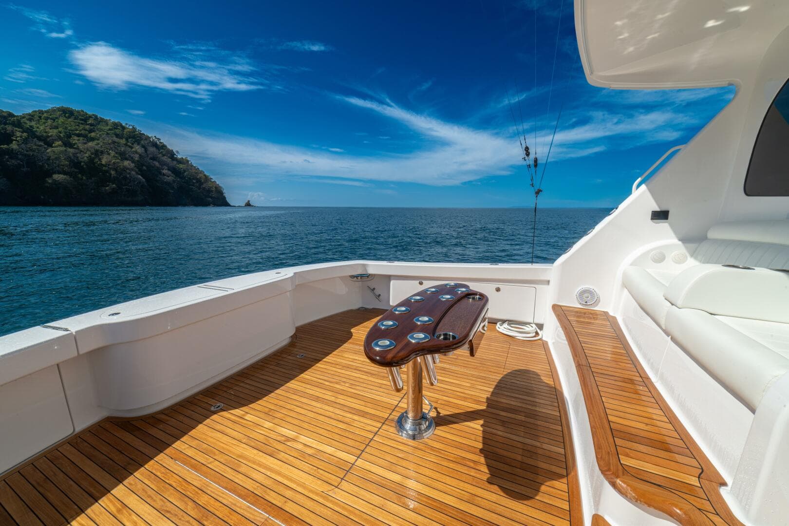 2025 Viking 58 Convertible — photo 32