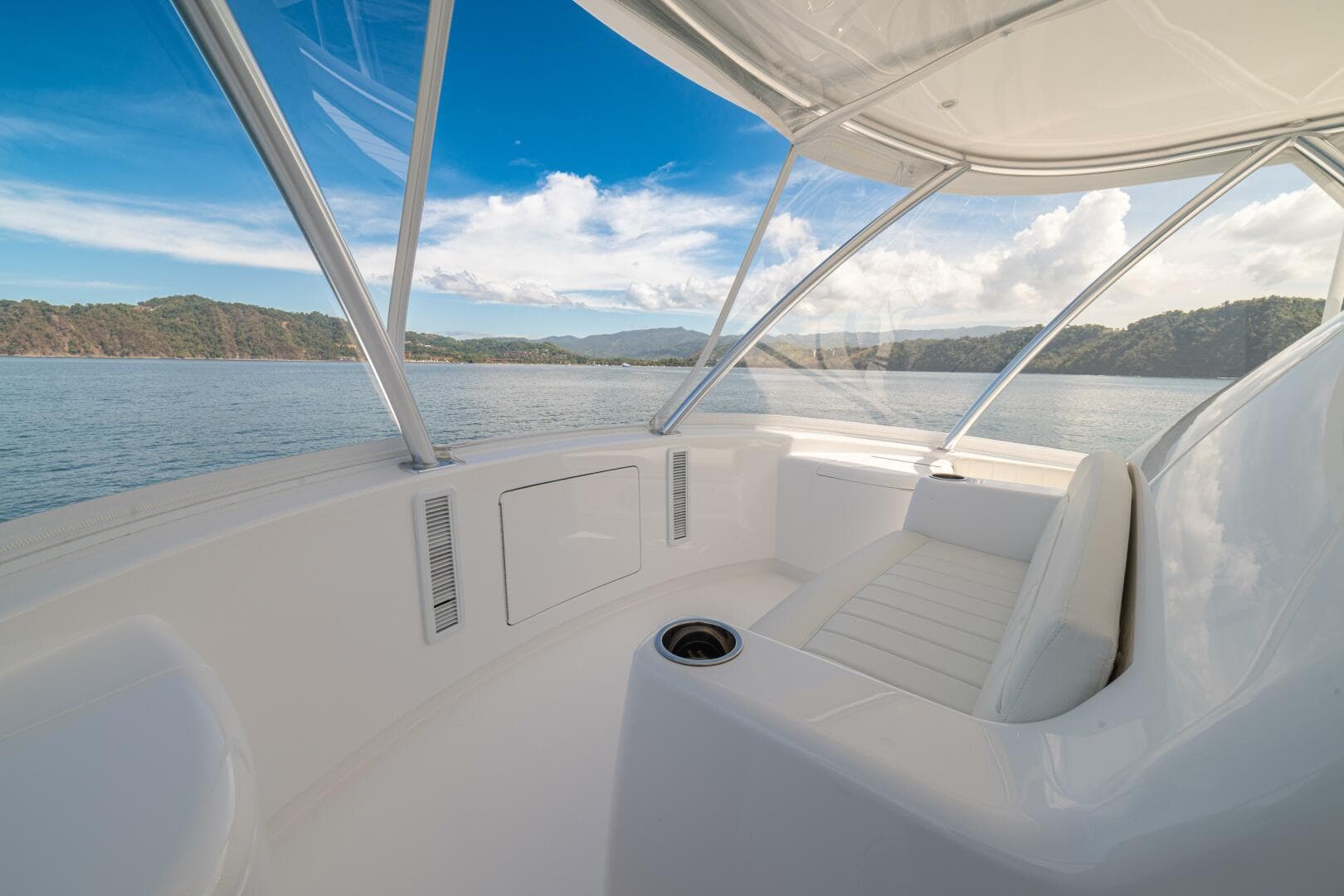 2025 Viking 58 Convertible — photo 41