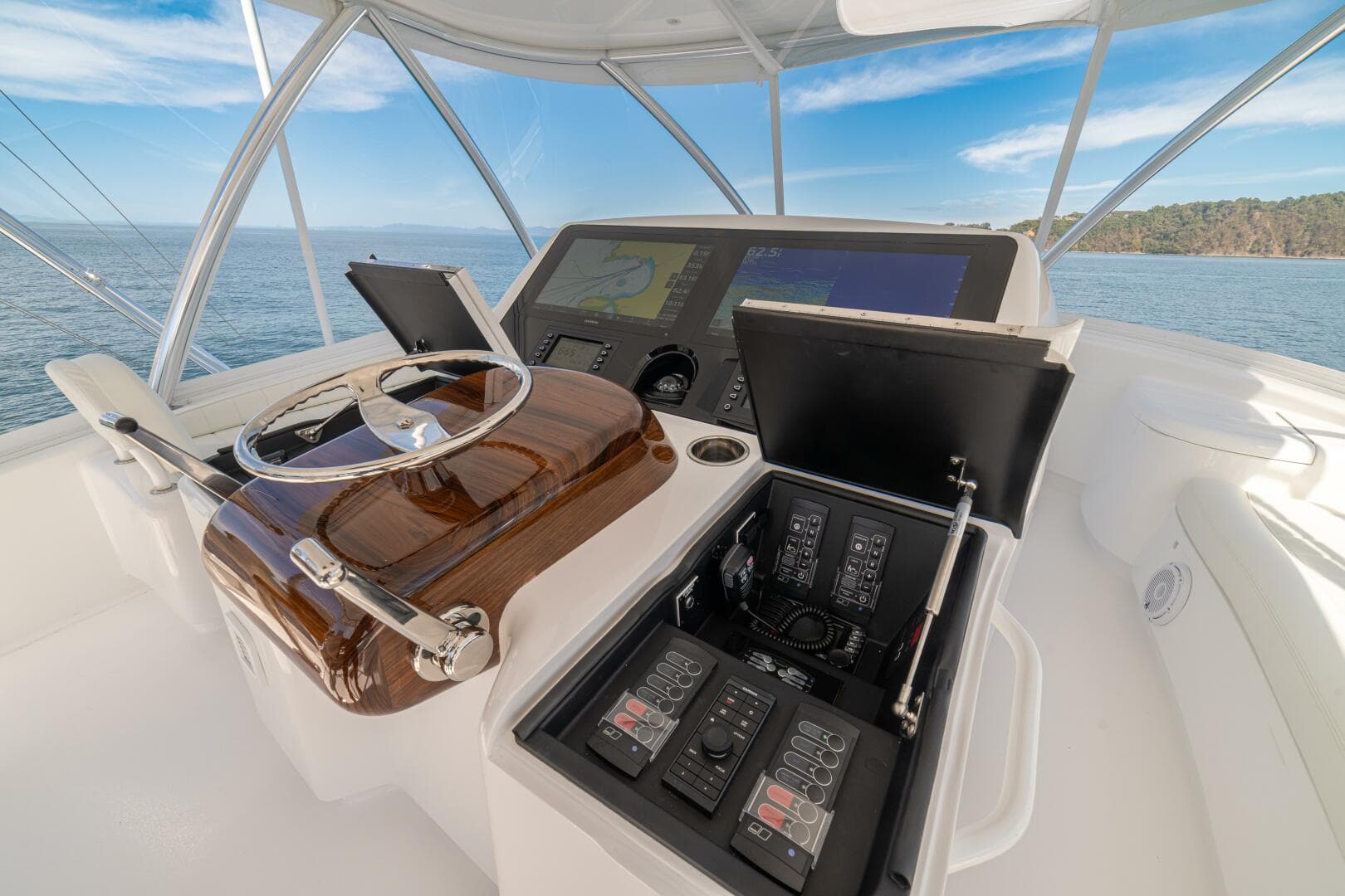 2025 Viking 58 Convertible — photo 38