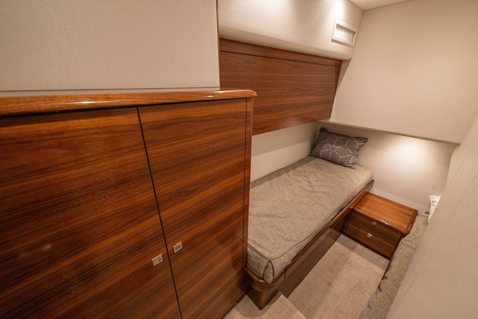 2025 Viking 58 Convertible — photo 28