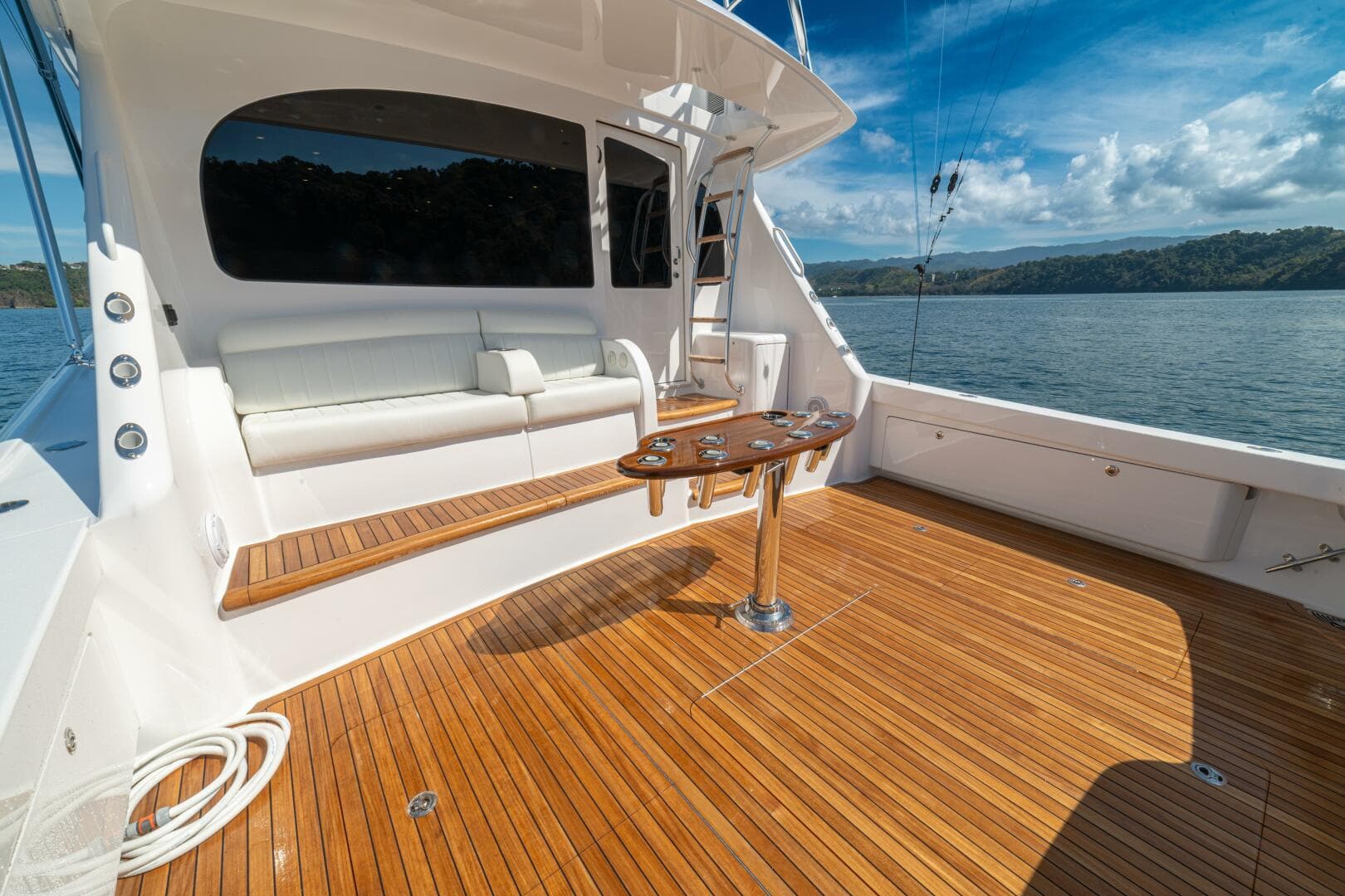 2025 Viking 58 Convertible — photo 31