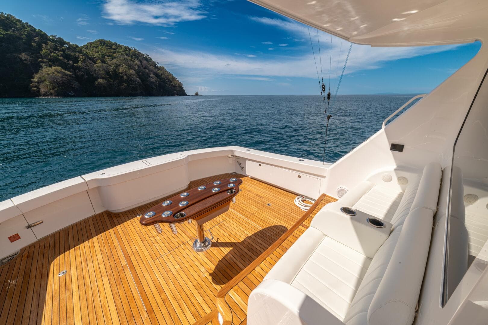 2025 Viking 58 Convertible — photo 6