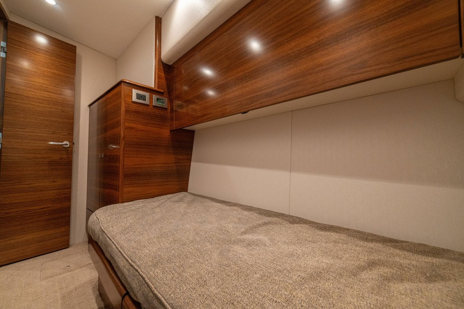 2025 Viking 58 Convertible — photo 30