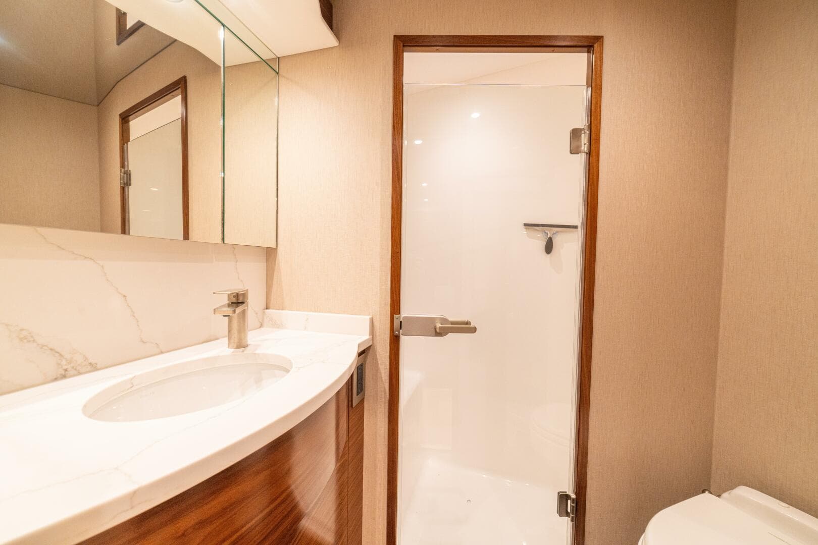 2025 Viking 58 Convertible — photo 20